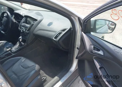 2015 Ford Focus Titanium z USA, uszkodzony, nr VIN 1FADP3J24FL280341